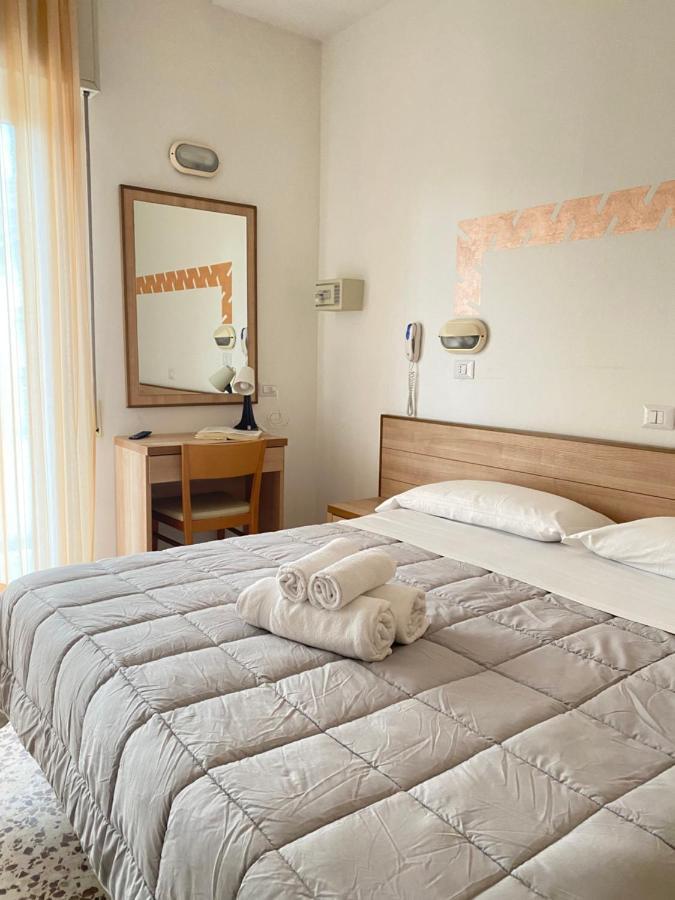 Hotel Ravello Adults Only Ріміні Екстер'єр фото