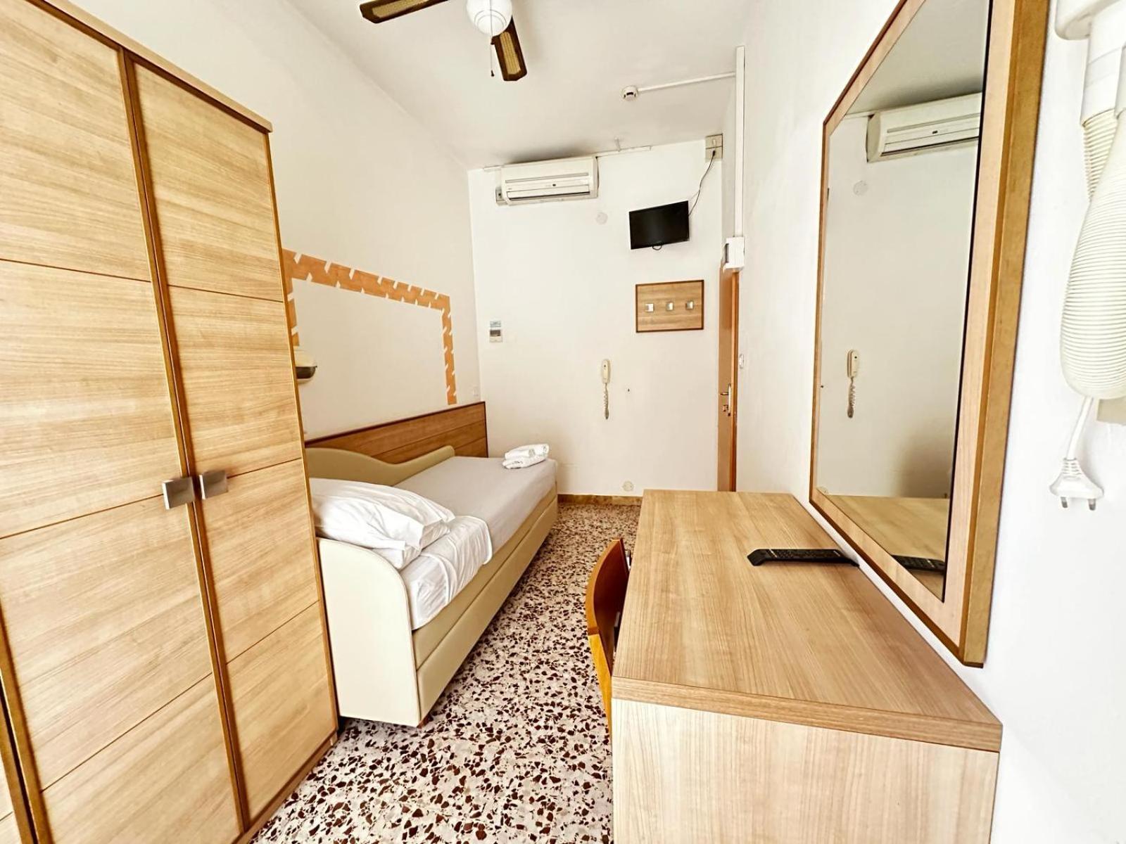 Hotel Ravello Adults Only Ріміні Екстер'єр фото