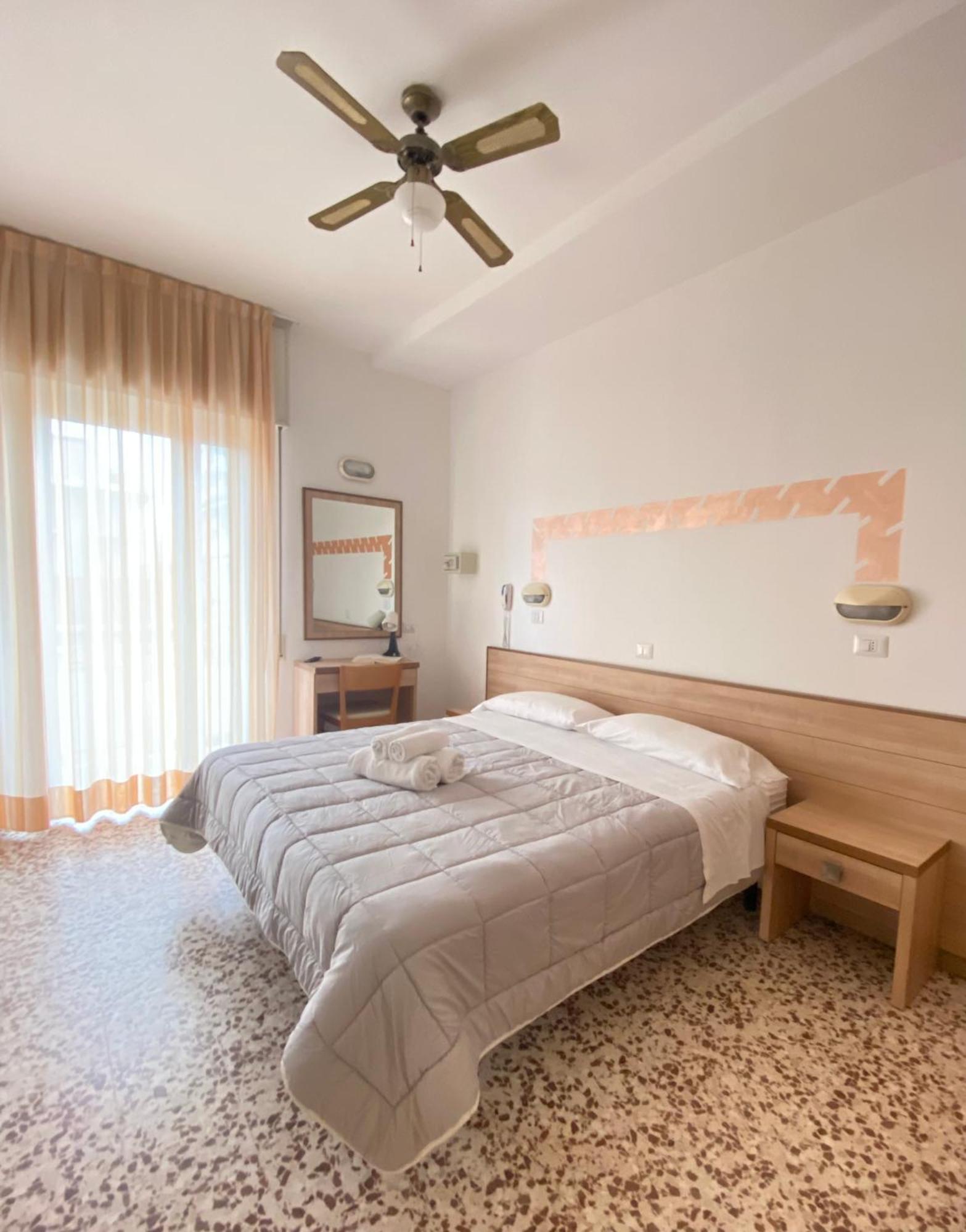 Hotel Ravello Adults Only Ріміні Екстер'єр фото